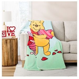 🎉 HOST PICK 🎉🆕️ CUTE DISNEY WINNIE THE POOH SOFT THROW ❤️💛